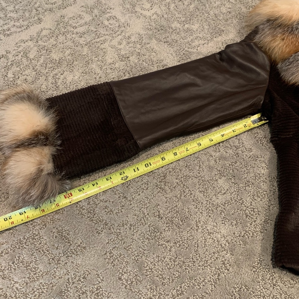 Beautiful custom leather and fur jacket. New. - Picture 7 of 9